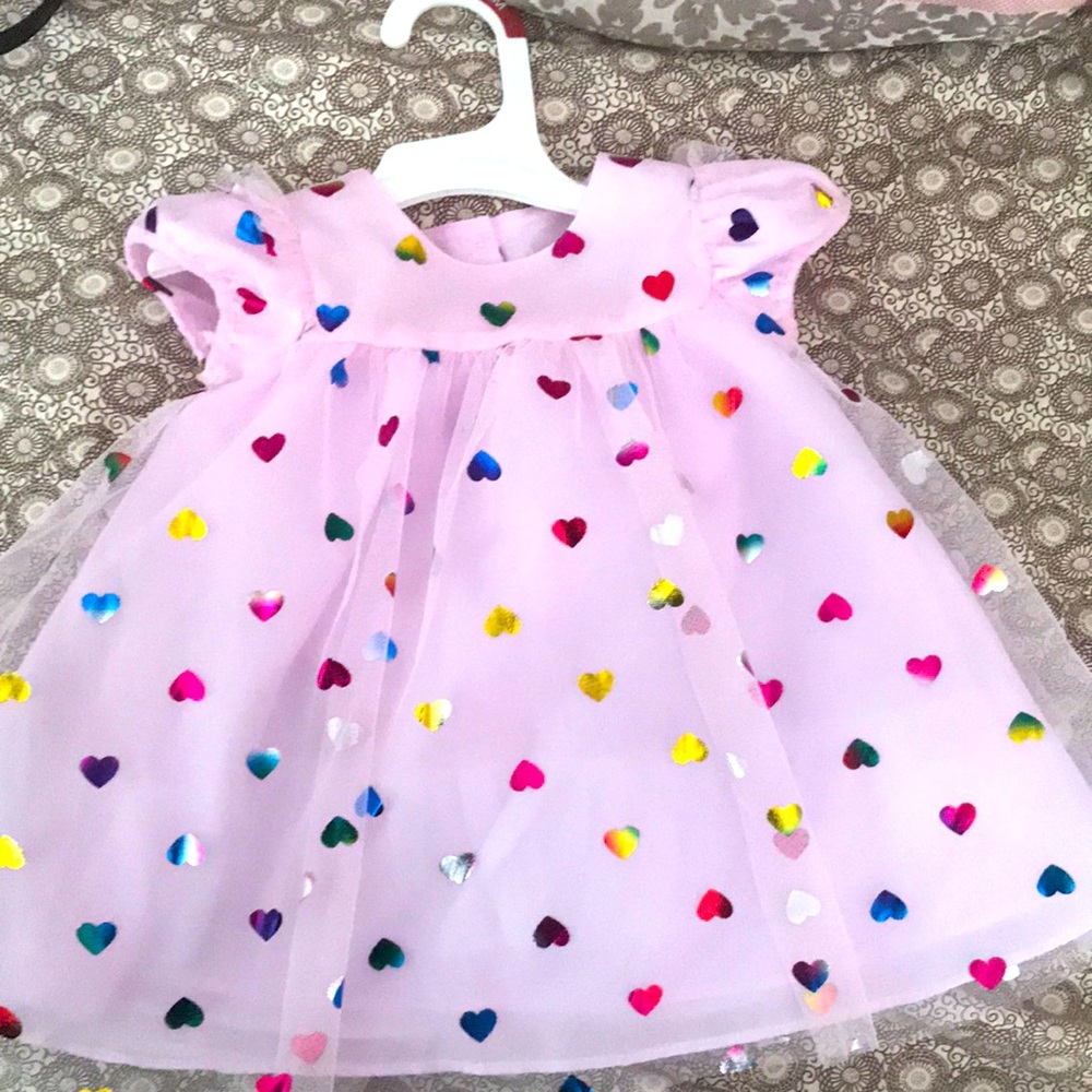 3-6 months girl dress it’s pink whit cute hearts!!